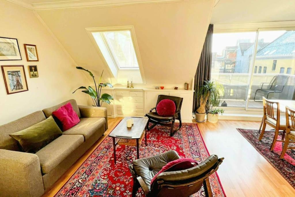 Central 2Br With Balconies And Art In Historical University Area Bergen Eksteriør billede